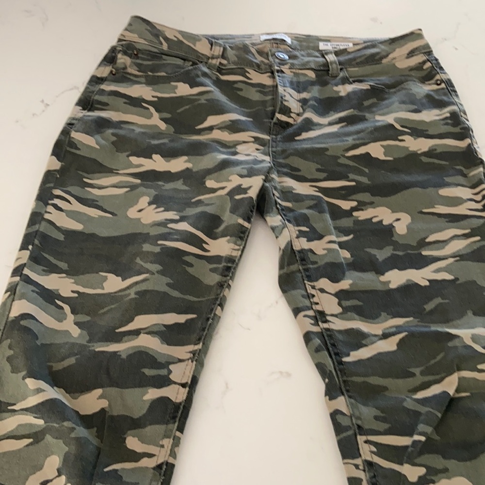 Kensie camo stretch jeans